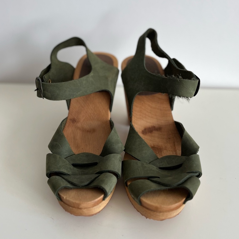 MIA Strappy Clog Sandals - Picture 4 of 8